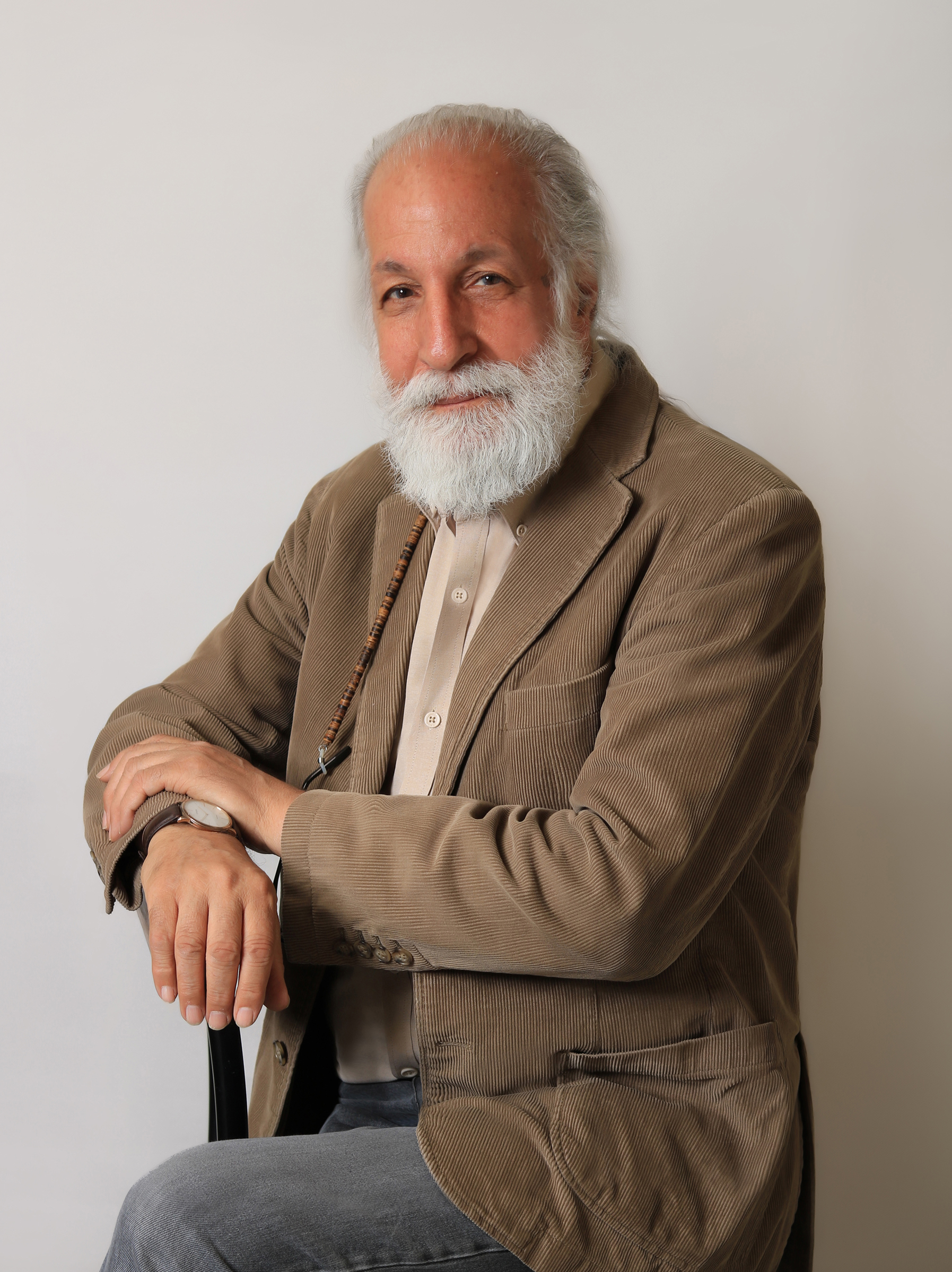 غلامحسین اسماعیلیHover