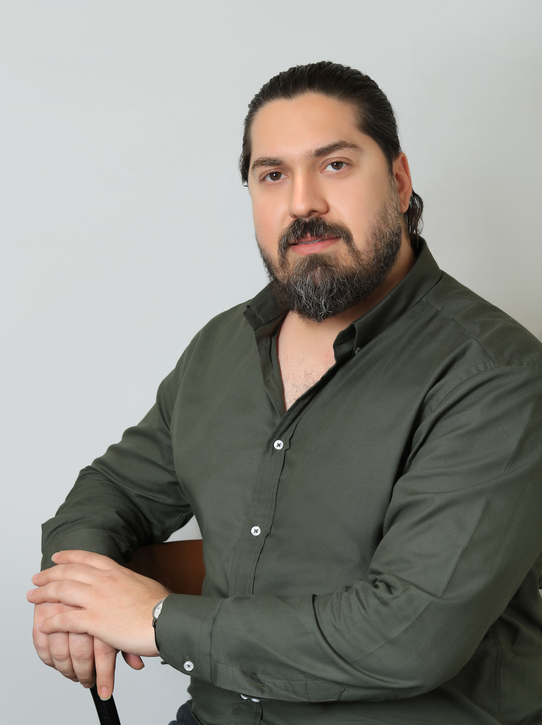 نادر خیری Hover