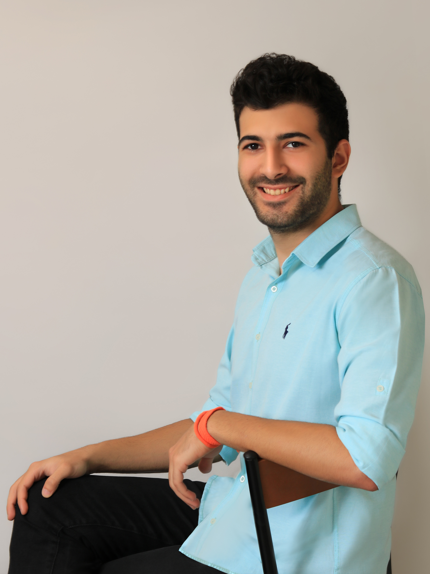 گقارت الله وردیان Hover