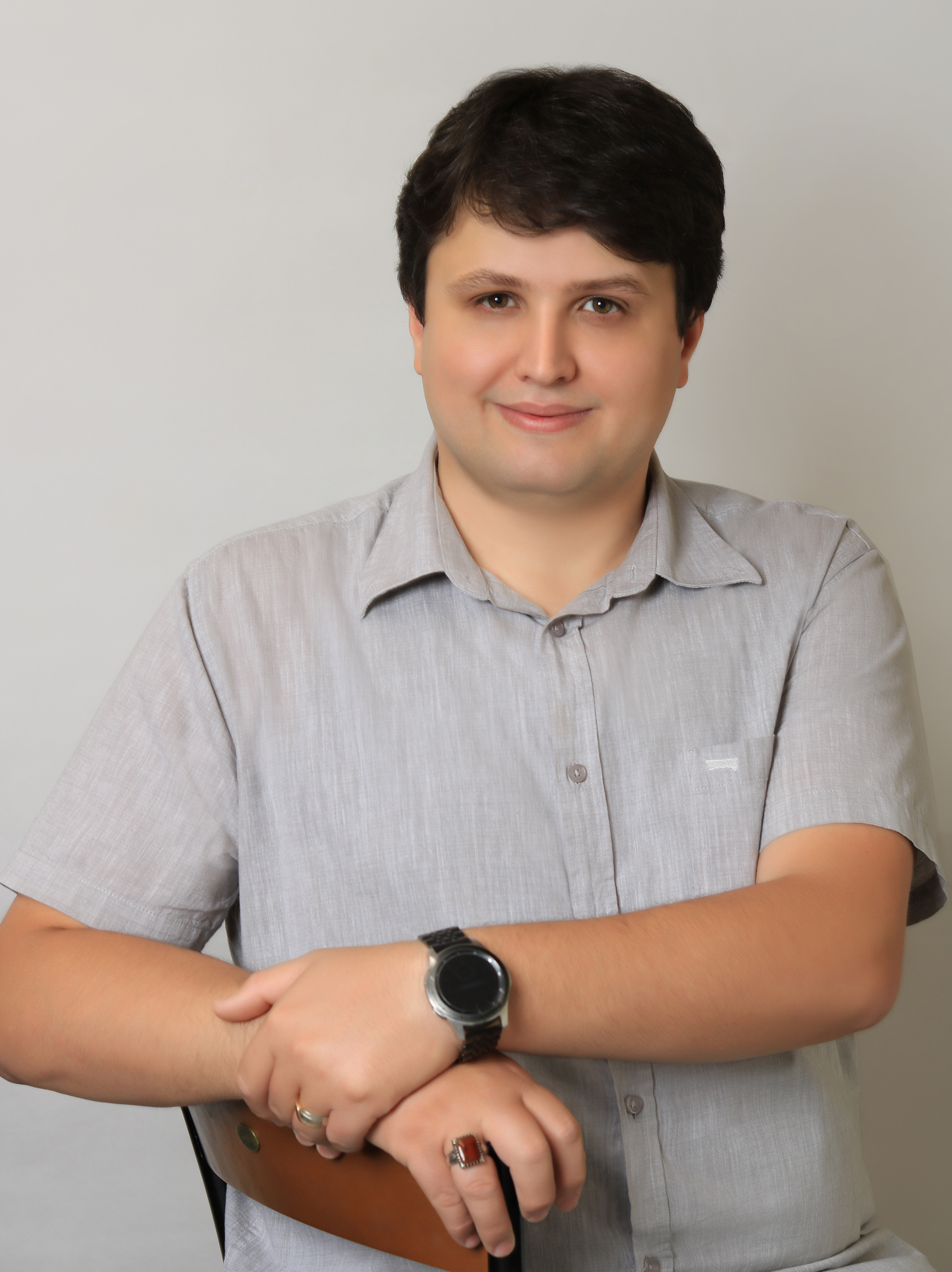 غلامحسین اسماعیلیHover